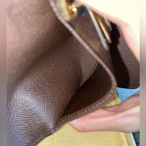 Authentic Louis Vuitton 6 Key Holders - Picture 5 of 5